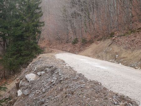 Odstranjen plaz, obnovljena cesta (5)